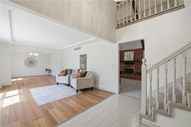 211 NE Hearnes Avenue, Blue Springs, MO 64014