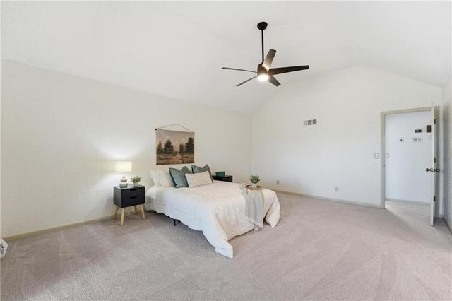 211 NE Hearnes Avenue, Blue Springs, MO 64014