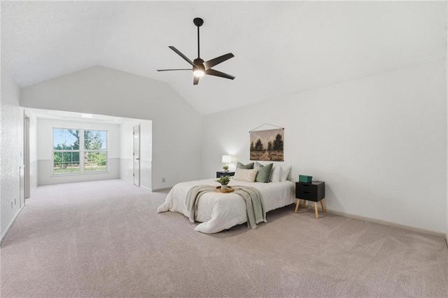 211 NE Hearnes Avenue, Blue Springs, MO 64014