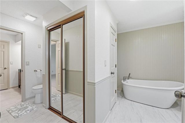 211 NE Hearnes Avenue, Blue Springs, MO 64014