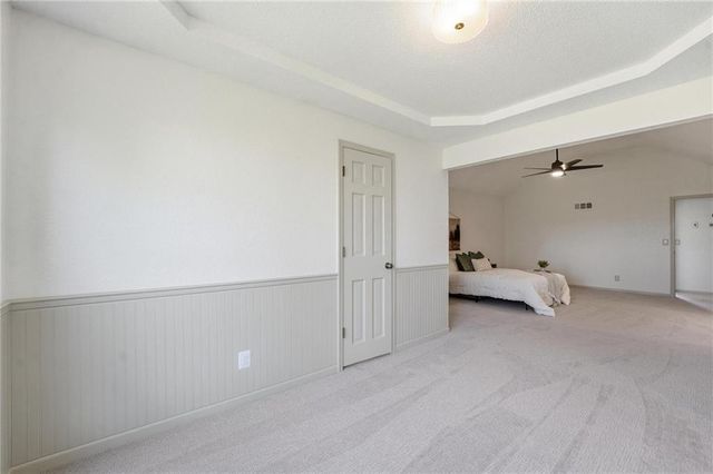 211 NE Hearnes Avenue, Blue Springs, MO 64014