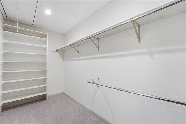 211 NE Hearnes Avenue, Blue Springs, MO 64014