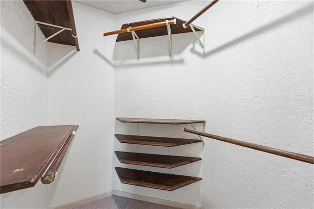 211 NE Hearnes Avenue, Blue Springs, MO 64014