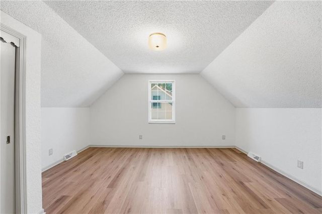 211 NE Hearnes Avenue, Blue Springs, MO 64014