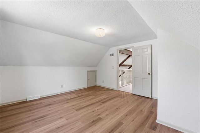 211 NE Hearnes Avenue, Blue Springs, MO 64014