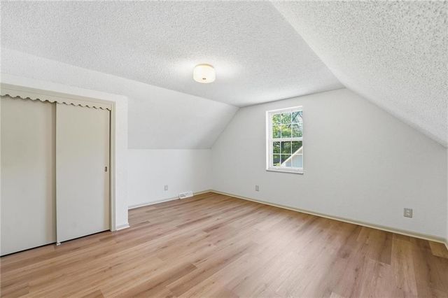 211 NE Hearnes Avenue, Blue Springs, MO 64014