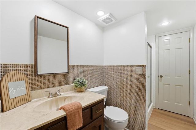 211 NE Hearnes Avenue, Blue Springs, MO 64014