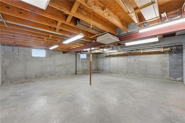 211 NE Hearnes Avenue, Blue Springs, MO 64014