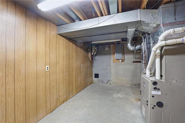 211 NE Hearnes Avenue, Blue Springs, MO 64014