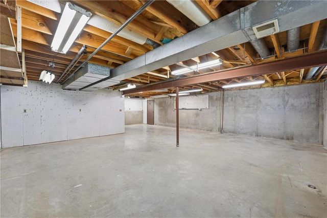 211 NE Hearnes Avenue, Blue Springs, MO 64014