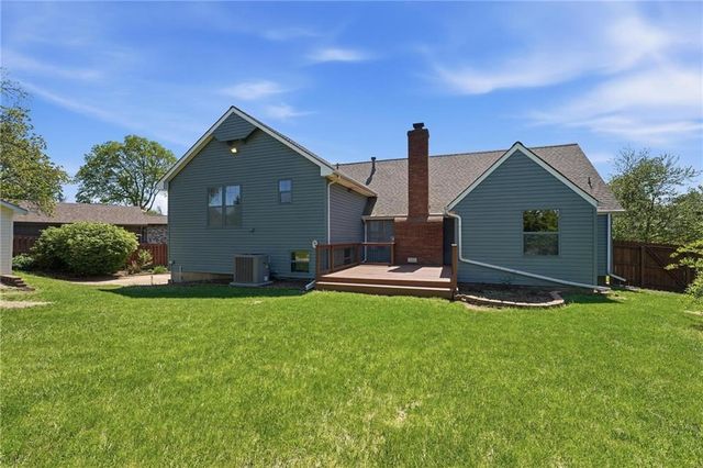 211 NE Hearnes Avenue, Blue Springs, MO 64014