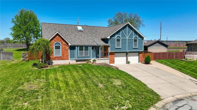 211 NE Hearnes Avenue, Blue Springs, MO 64014