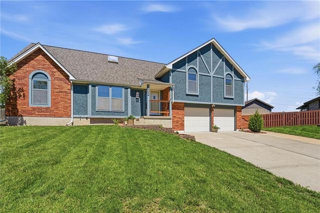 211 NE Hearnes Avenue, Blue Springs, MO 64014