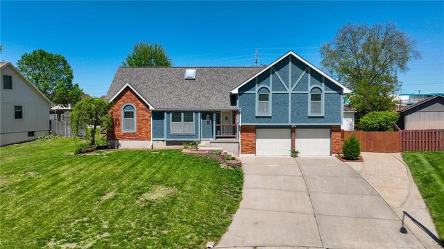 211 NE Hearnes Avenue, Blue Springs, MO 64014