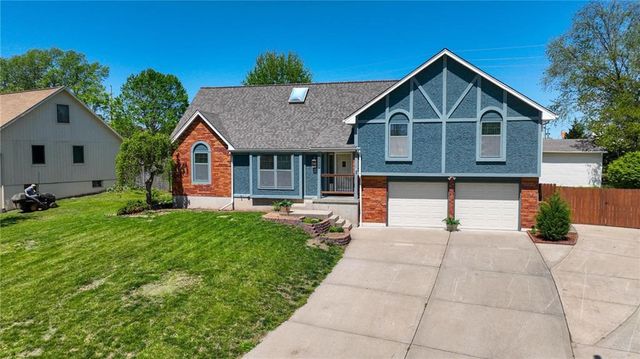 211 NE Hearnes Avenue, Blue Springs, MO 64014