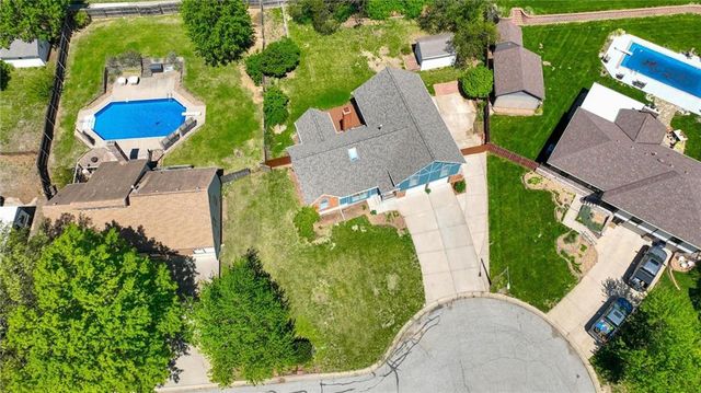 211 NE Hearnes Avenue, Blue Springs, MO 64014