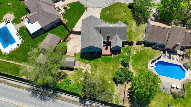 211 NE Hearnes Avenue, Blue Springs, MO 64014