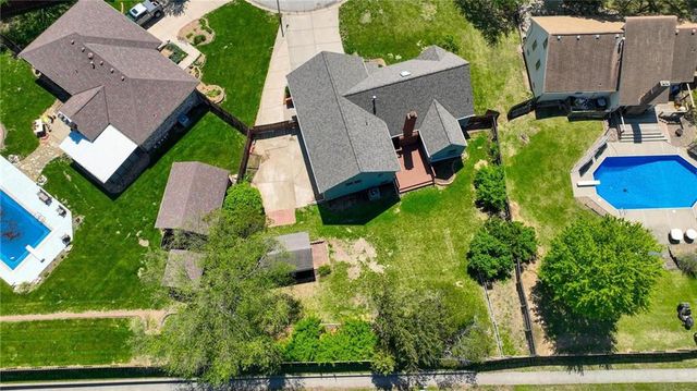 211 NE Hearnes Avenue, Blue Springs, MO 64014