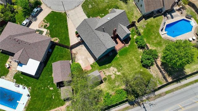 211 NE Hearnes Avenue, Blue Springs, MO 64014