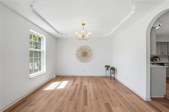 211 NE Hearnes Avenue, Blue Springs, MO 64014