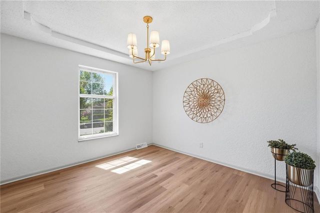 211 NE Hearnes Avenue, Blue Springs, MO 64014