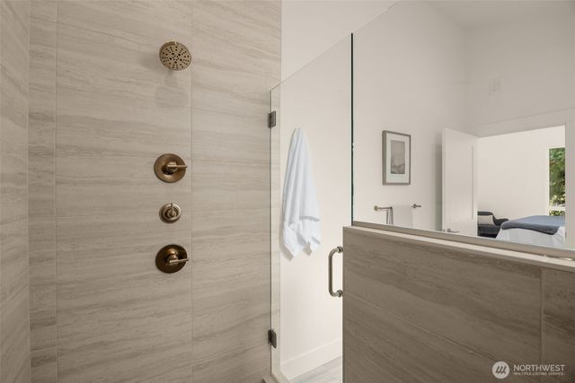 7335 21st Avenue NE, Seattle, WA 98115