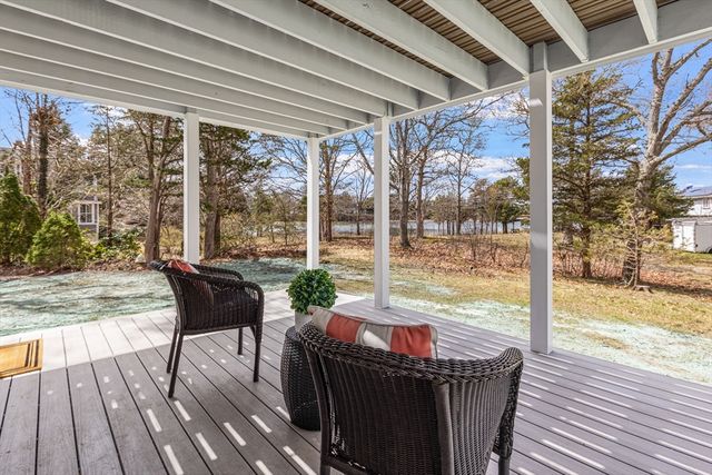 5 Bell Rd Ext, Bourne, MA 02532