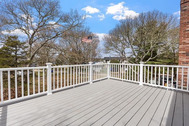 5 Bell Rd Ext, Bourne, MA 02532