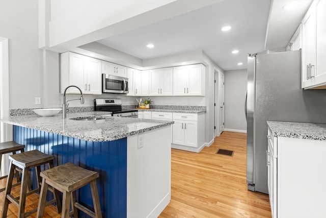 5 Bell Rd Ext, Bourne, MA 02532