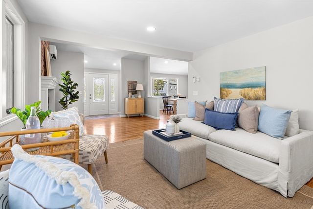 5 Bell Rd Ext, Bourne, MA 02532