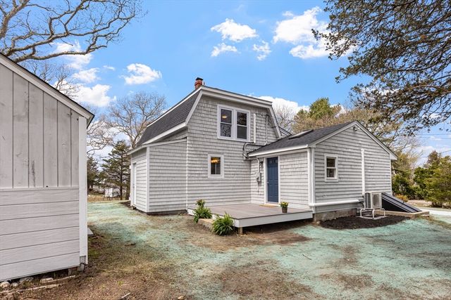 5 Bell Rd Ext, Bourne, MA 02532
