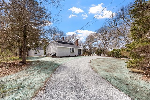 5 Bell Rd Ext, Bourne, MA 02532