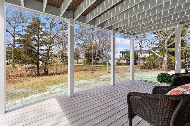 5 Bell Rd Ext, Bourne, MA 02532
