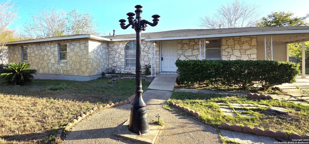 349 Avenue D, Poteet, TX 78065