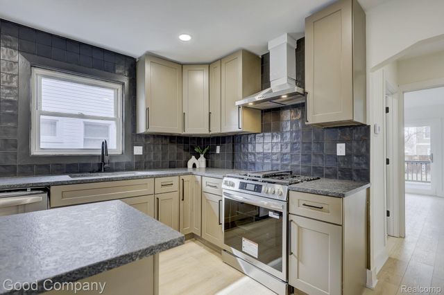 3221 Harris Street, Ferndale, MI 48220