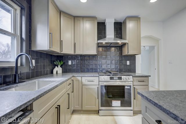 3221 Harris Street, Ferndale, MI 48220