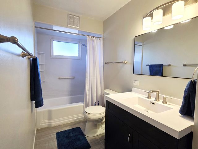 220 S President Street, Wheaton, IL 60187