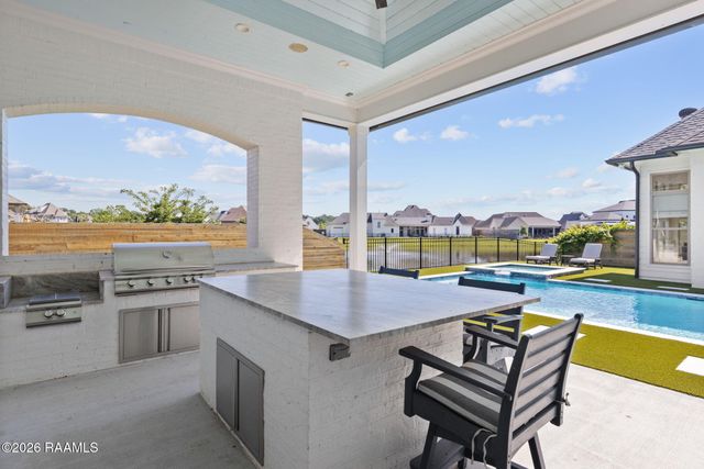 110 Rattan Way, Youngsville, LA 70592