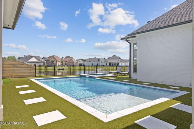 110 Rattan Way, Youngsville, LA 70592