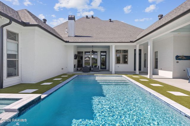 110 Rattan Way, Youngsville, LA 70592