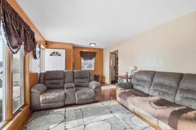 2447 Minnehaha Avenue E, Maplewood, MN 55119