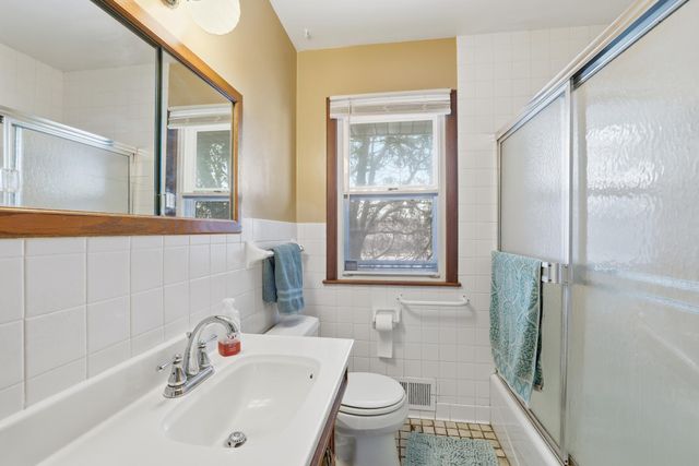 2447 Minnehaha Avenue E, Maplewood, MN 55119