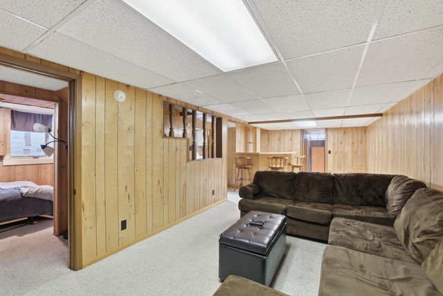 2447 Minnehaha Avenue E, Maplewood, MN 55119