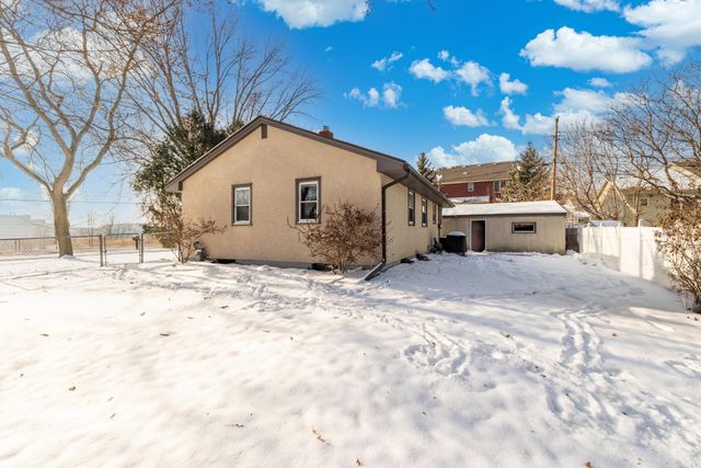 2447 Minnehaha Avenue E, Maplewood, MN 55119
