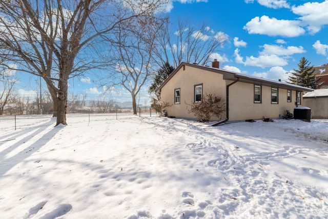 2447 Minnehaha Avenue E, Maplewood, MN 55119