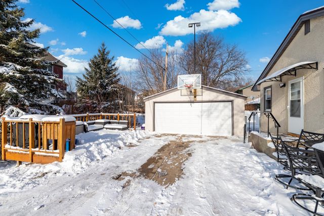 2447 Minnehaha Avenue E, Maplewood, MN 55119