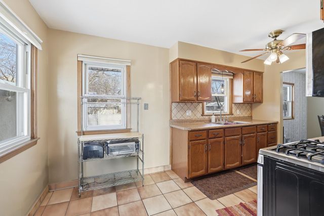 2447 Minnehaha Avenue E, Maplewood, MN 55119