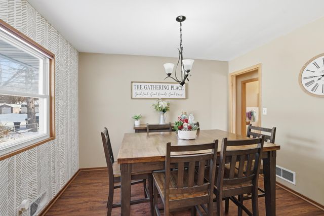 2447 Minnehaha Avenue E, Maplewood, MN 55119