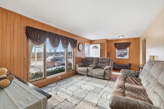 2447 Minnehaha Avenue E, Maplewood, MN 55119