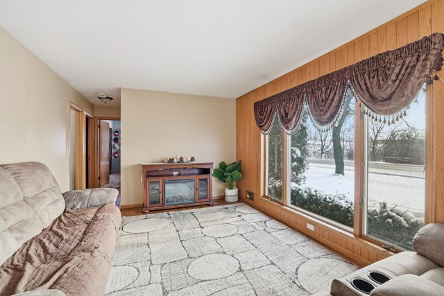 2447 Minnehaha Avenue E, Maplewood, MN 55119